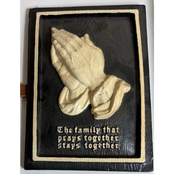 The Family That Prays Together Stays Together Praying Hands Chalkware Plaque VTG - Picture 1 of 2